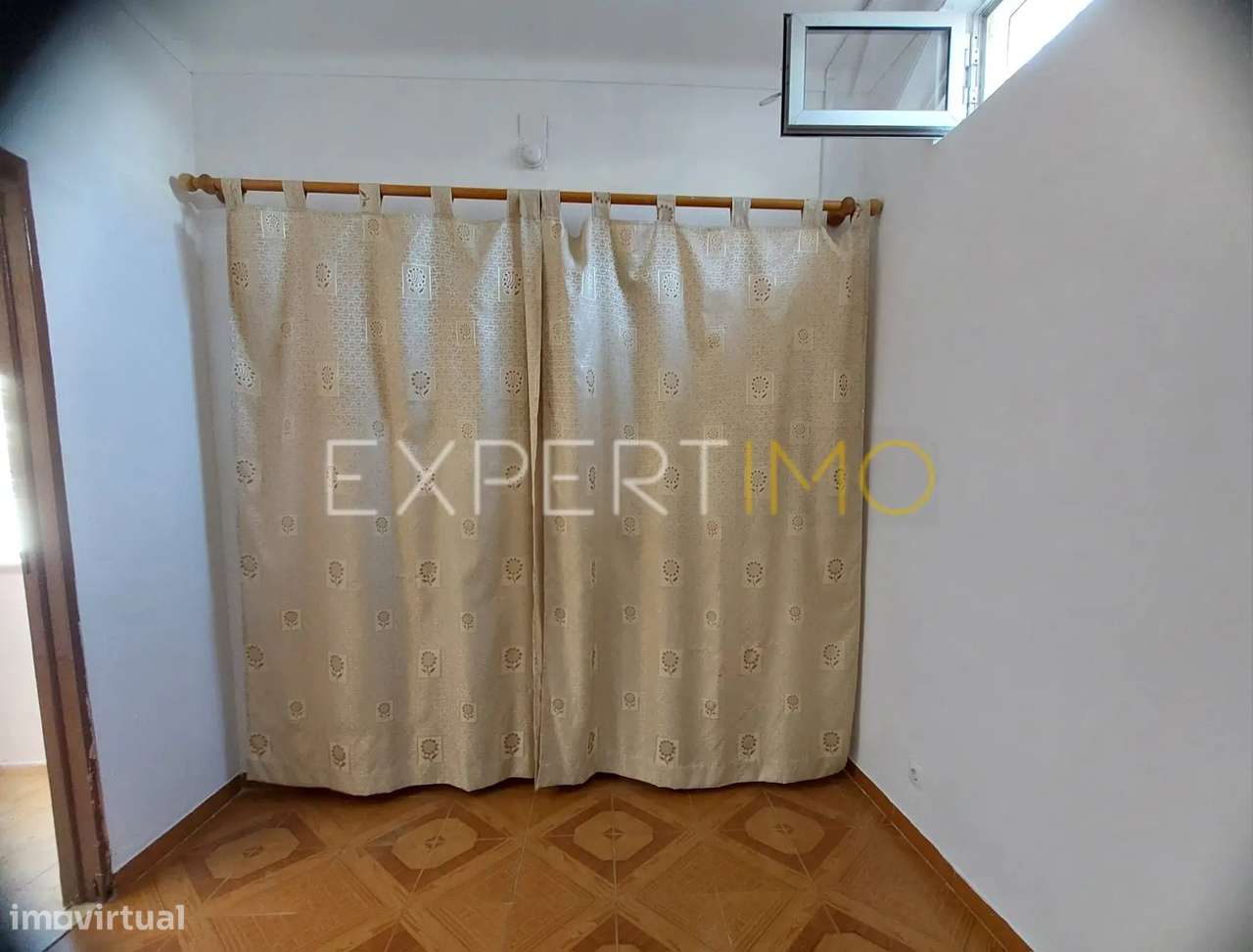 Moradia T2 com Quintal em Bairro Histórico e Perto da Praia - Grande imagem: 3/14