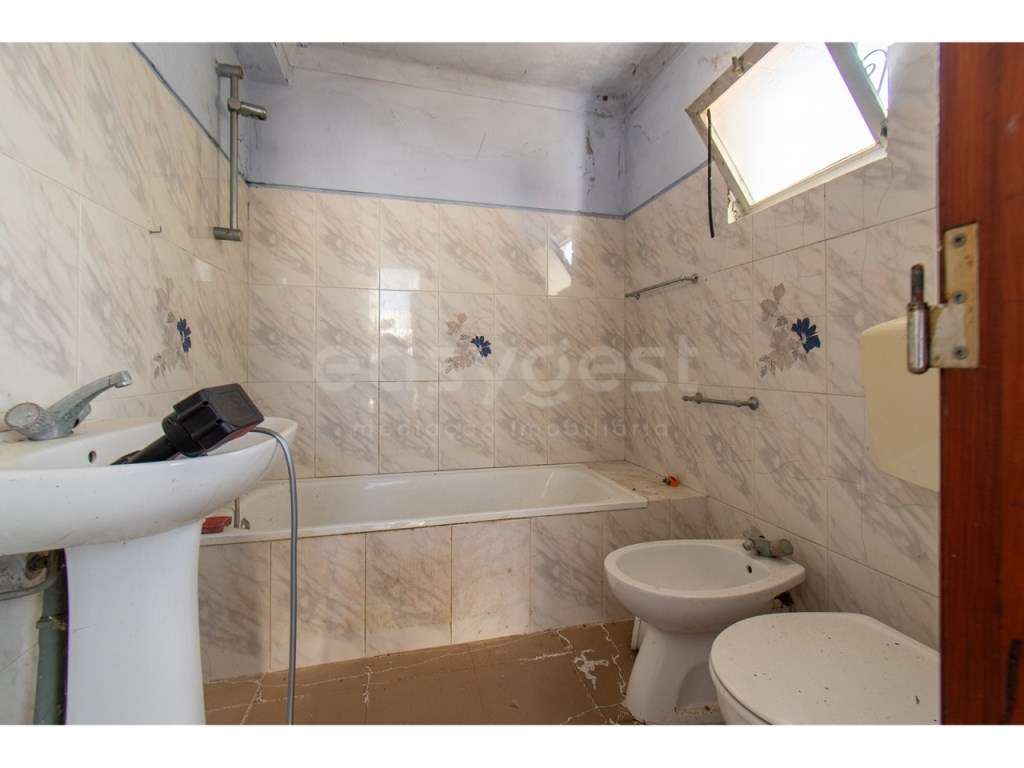 Moradia para recuperar ou reconstruir em terreno urbano 590m2 + 926... - Grande imagem: 4/38