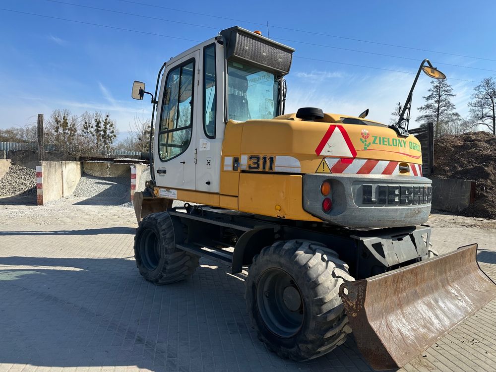 Liebherr A 311 litronic 2010