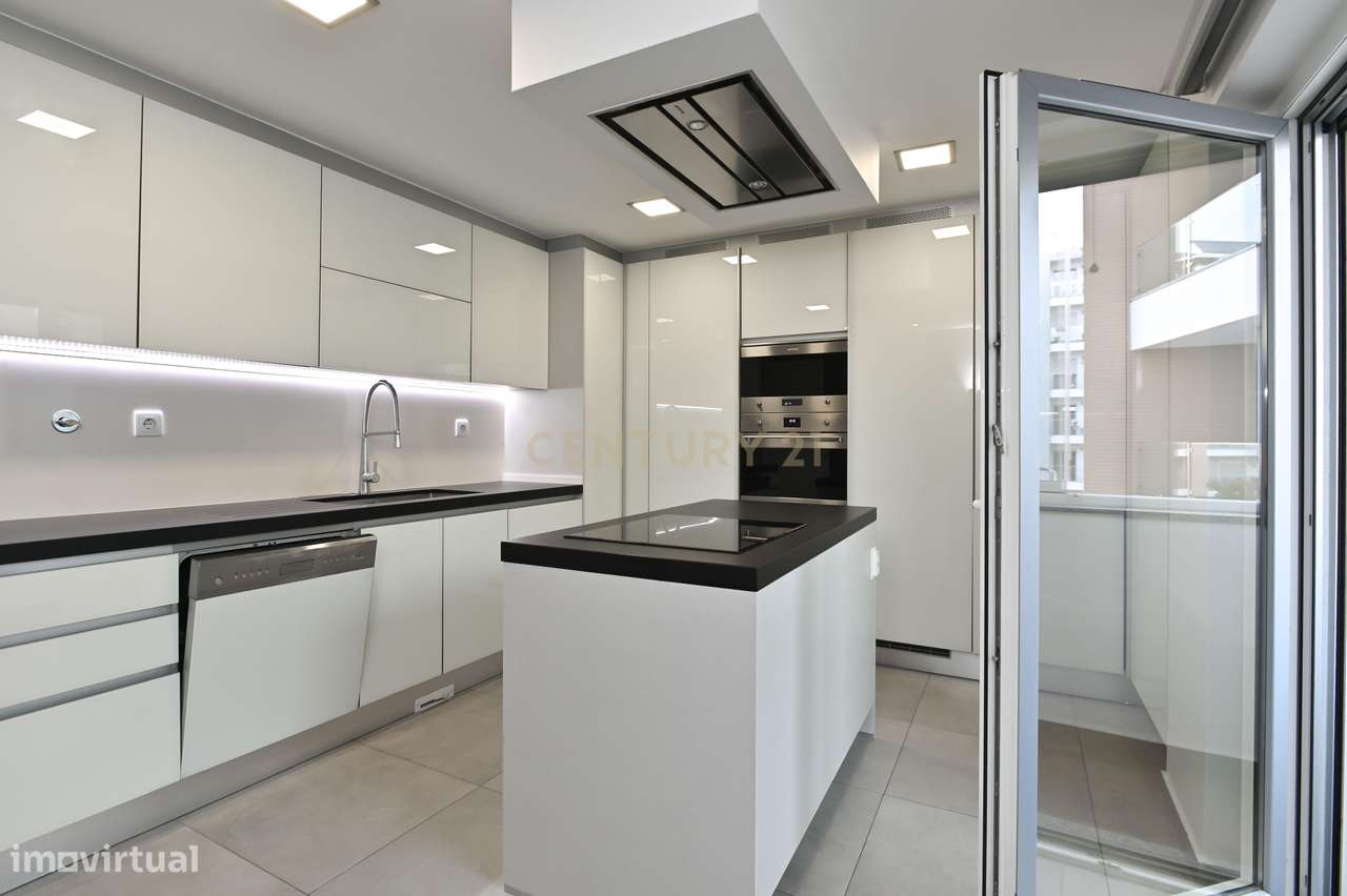 Apartamento T3 de Luxo com Box para 2 Carros — Quinta das Marianas, Pa-7