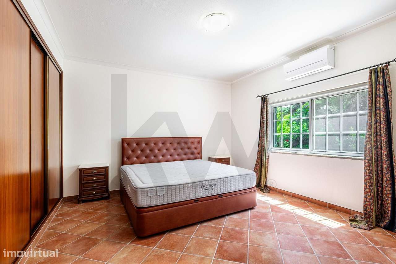 Moradia Unifamiliar com piscina e jardim no Banzão Colares-12