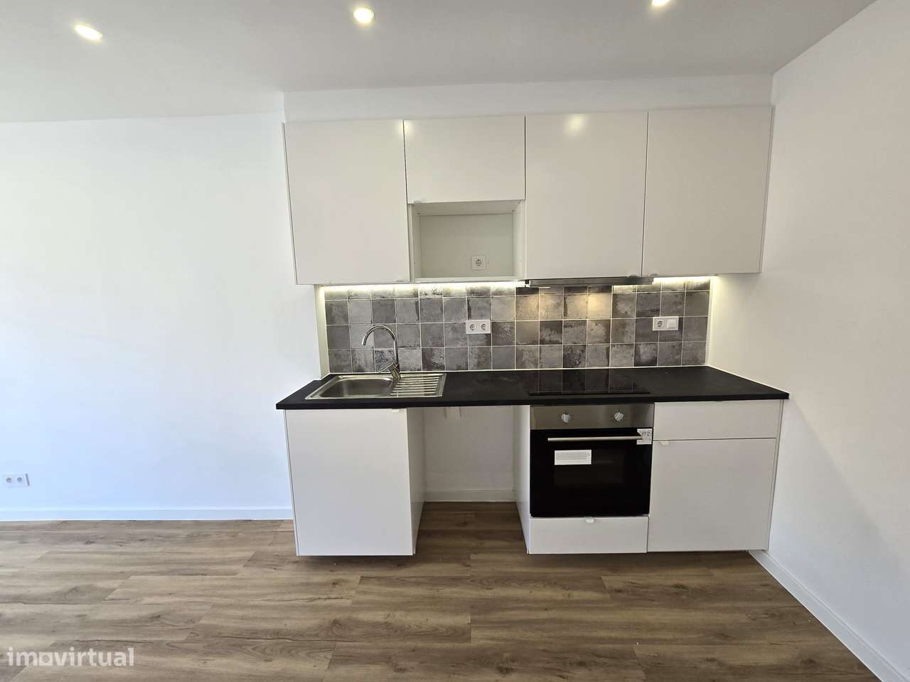 Apartamento T3 Totalmente Remodelado – Cacém-17