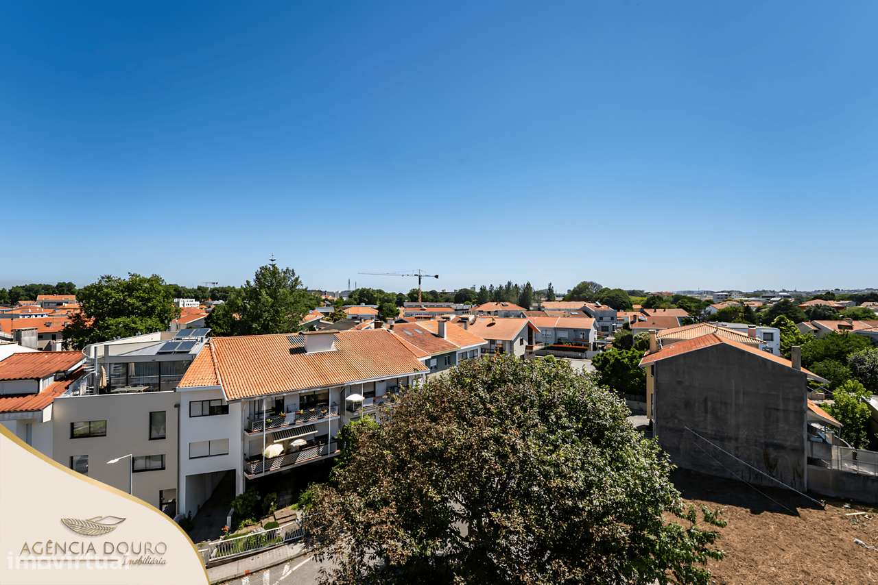 Apartamento T4 com varandas, em Aldoar, Porto-19