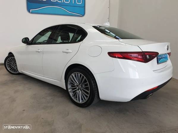 Alfa Romeo Giulia 2.2 D - 7