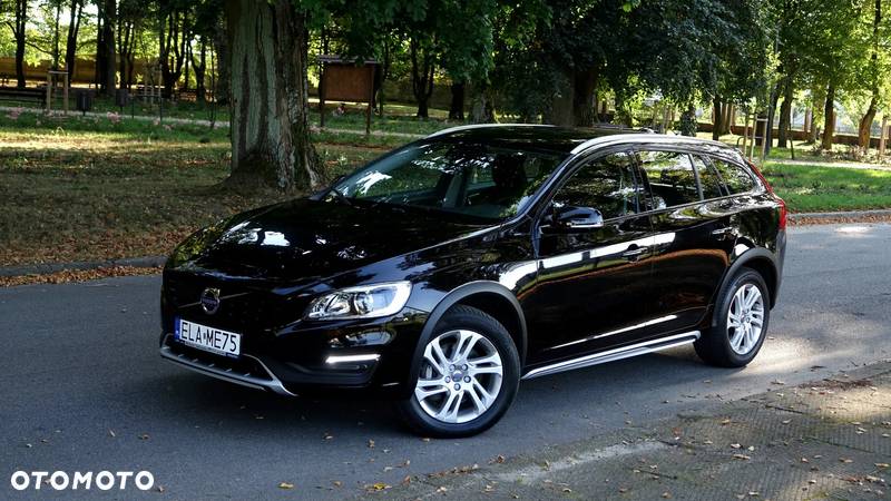 Volvo V60 Cross Country - 1