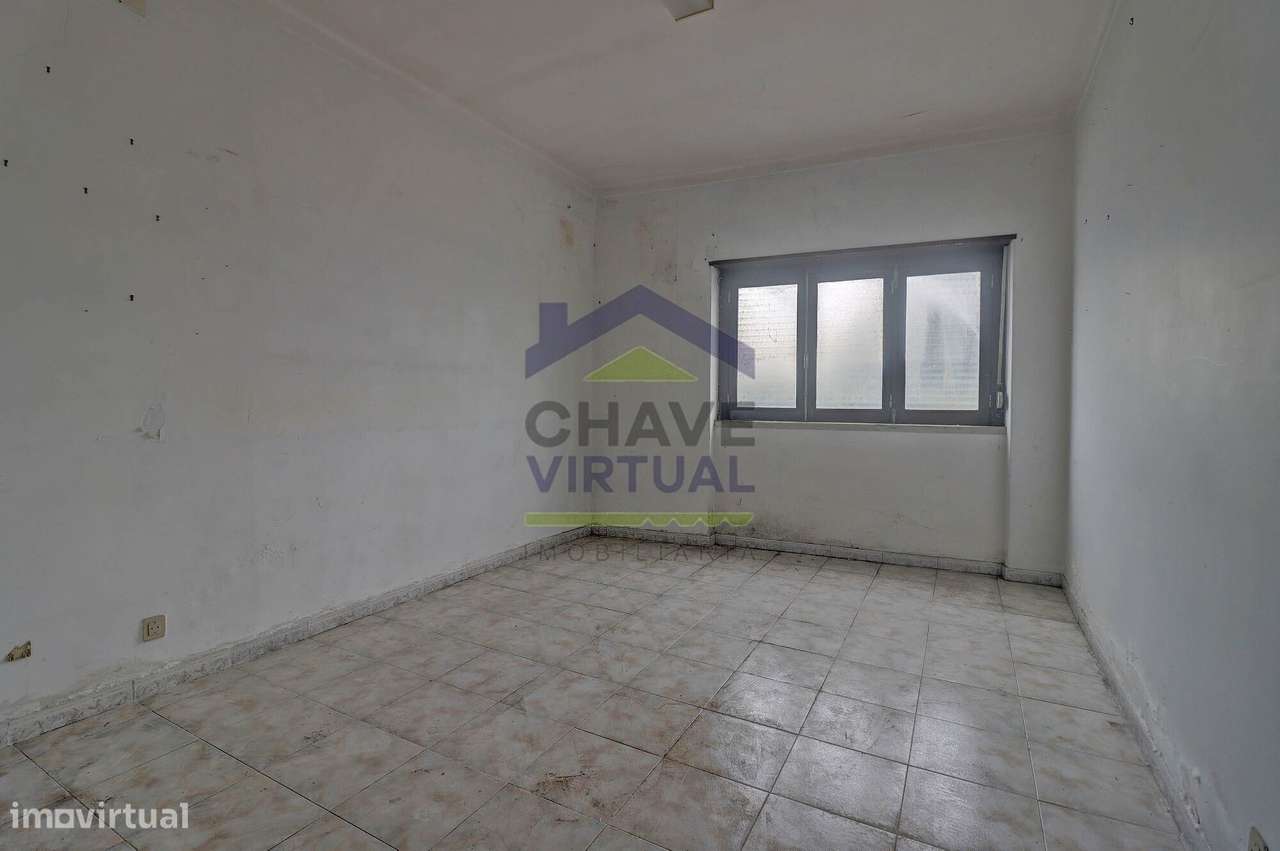 Moradia V4 com Quintal e Sõtão - Centro Bombarral - Grande imagem: 5/37