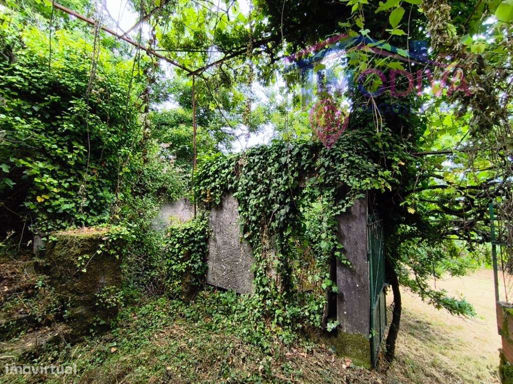 Moradia com terreno em Castanheira de Pera-13