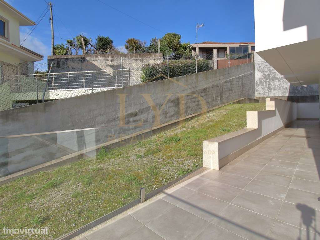 Moradia T3 + 1 Recezinhos (S.Mamede)-21