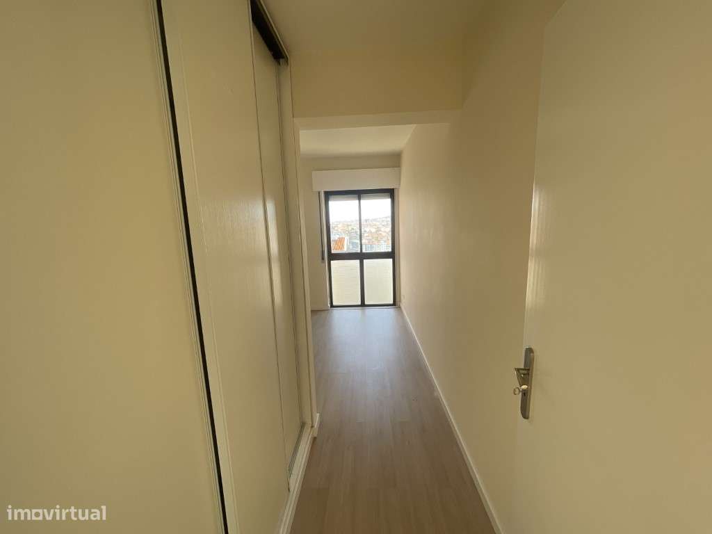 Apartamento T2 Renovado na Tapada de Mercês - Excelente Oportunidade-11