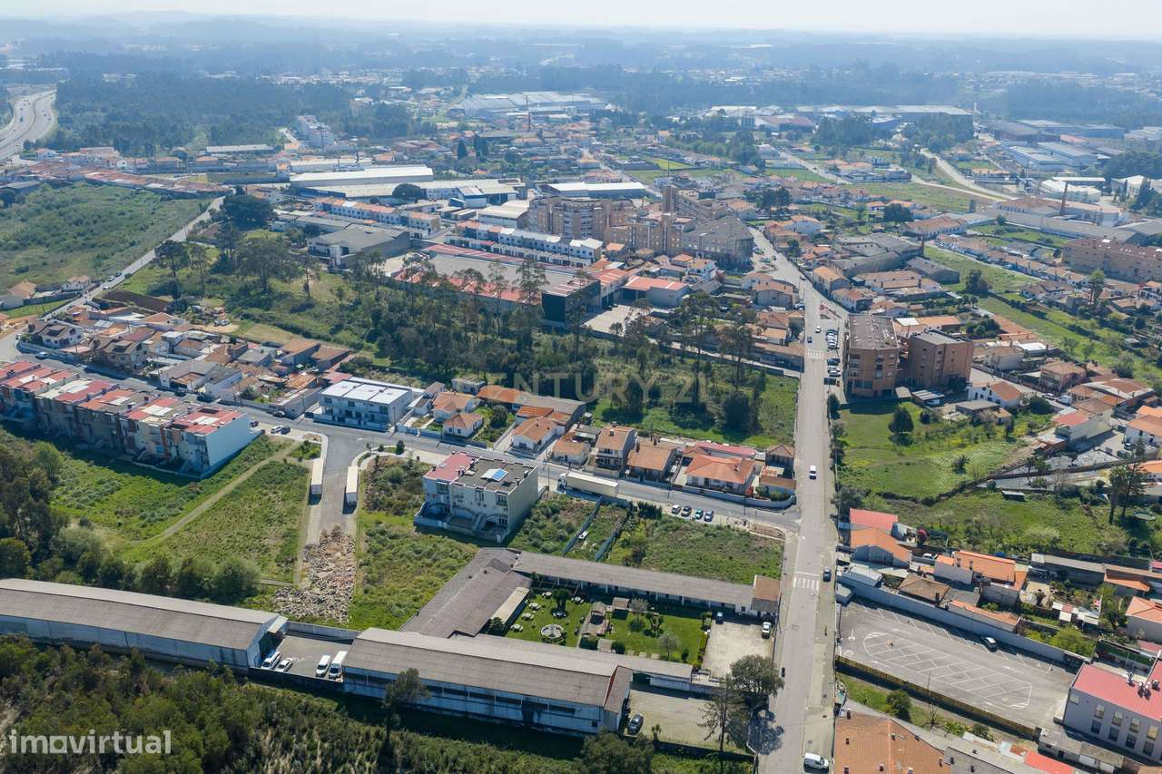 Terreno urbano | Construção habitação geminada em banda-9
