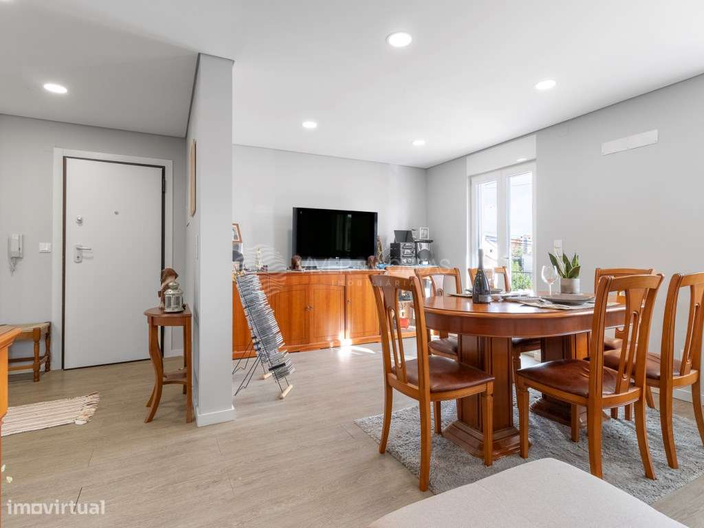 EXCLUSIVO - Apartamento T2 convertido em T1 - totalmente renovado, ...-7