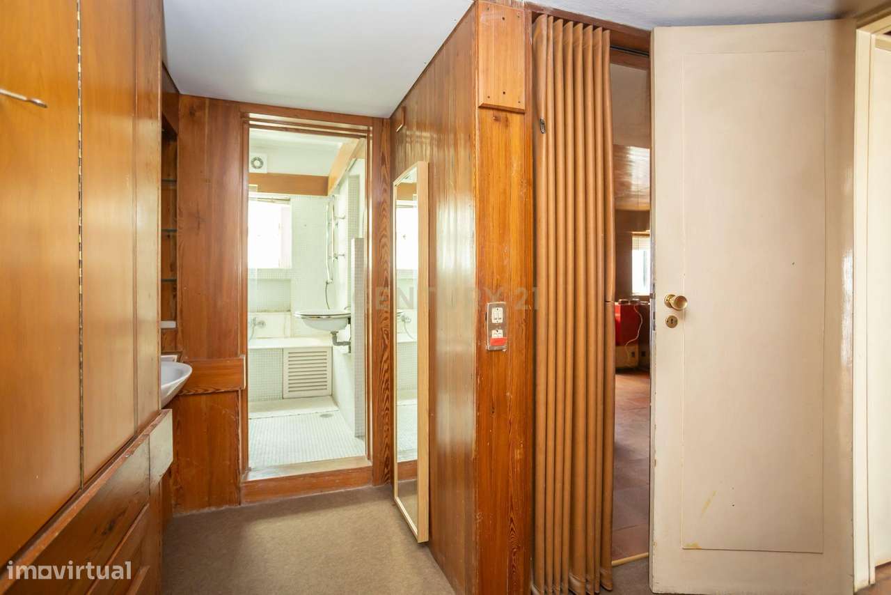 Apartamento T2 para remodelação nas Picoas -Lisboa-19