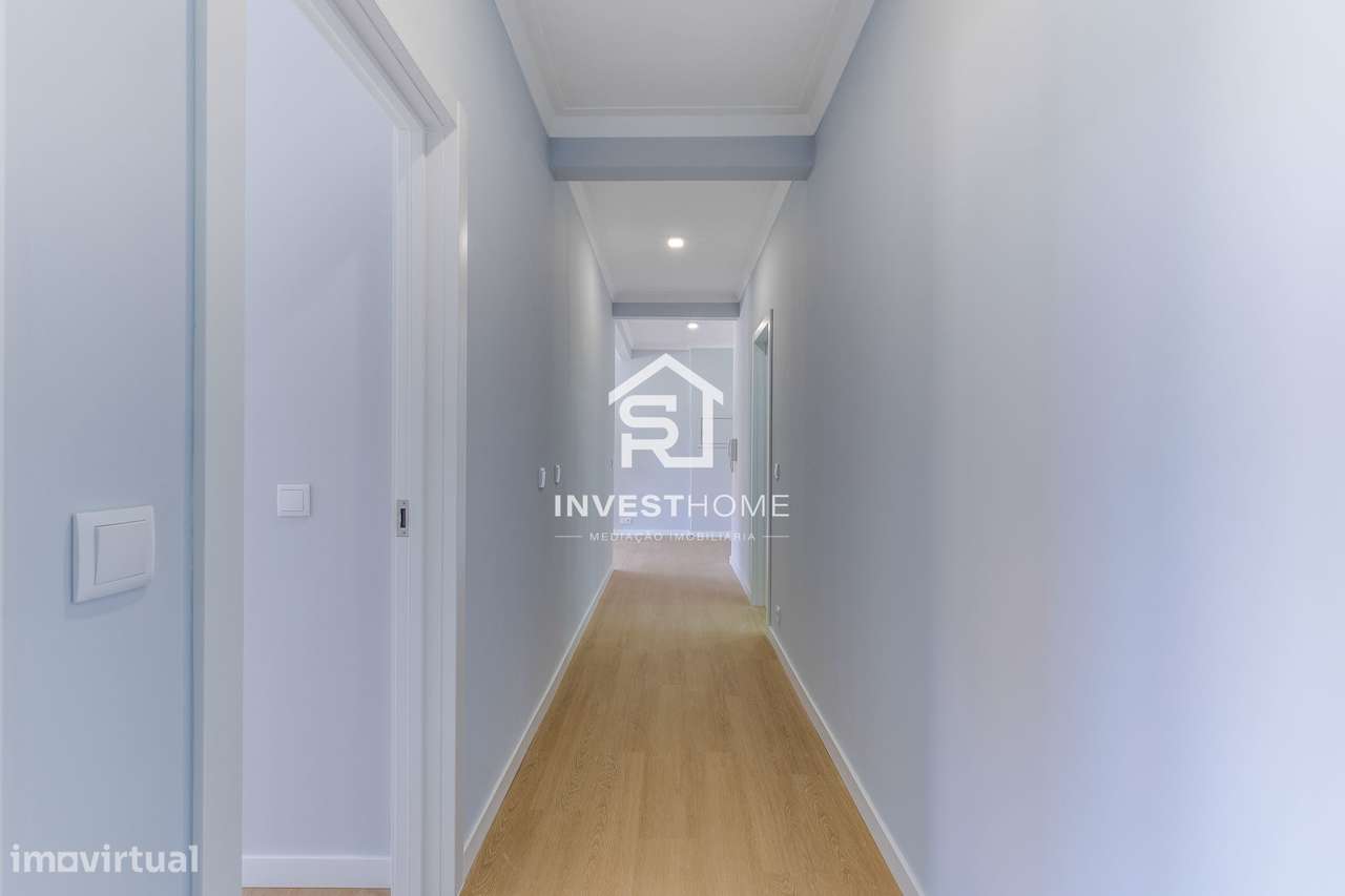 Apartamento T2+1 | Renovado | Boas Áreas | Varanda | 2 Lugares Garagem-26
