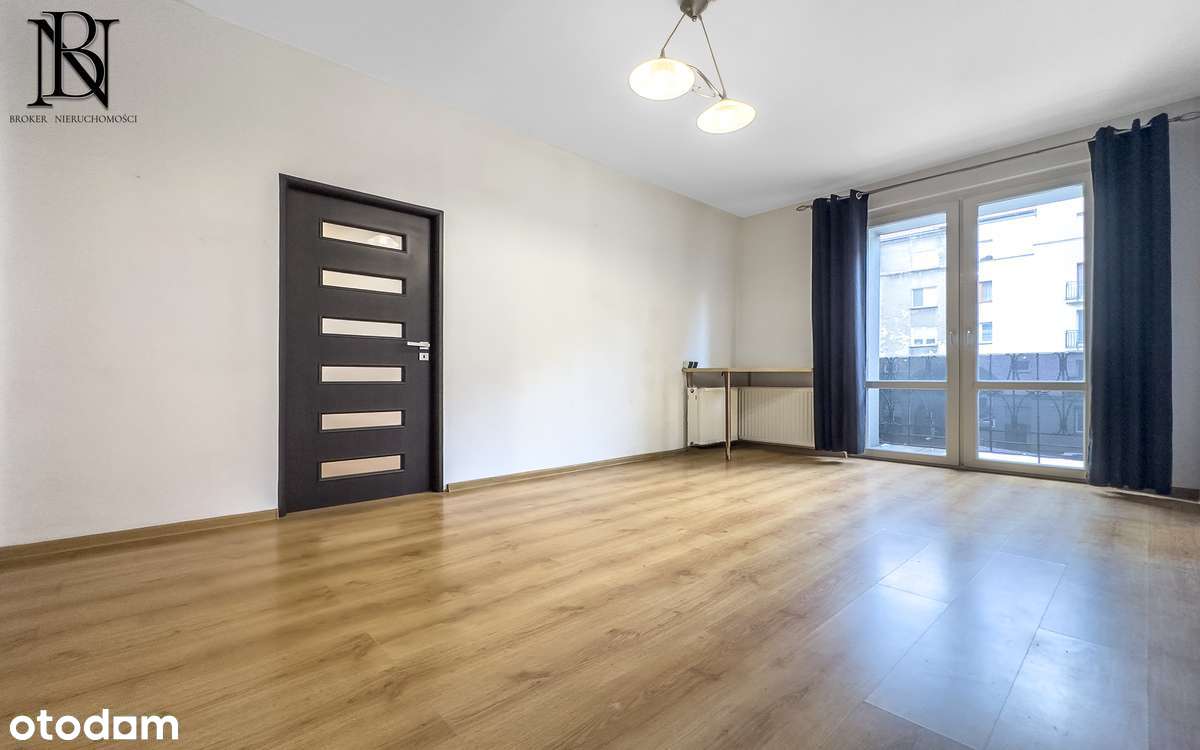 Na sprzedaż zadbane 2 pokoje z balkonem | Bytom Centrum.-0