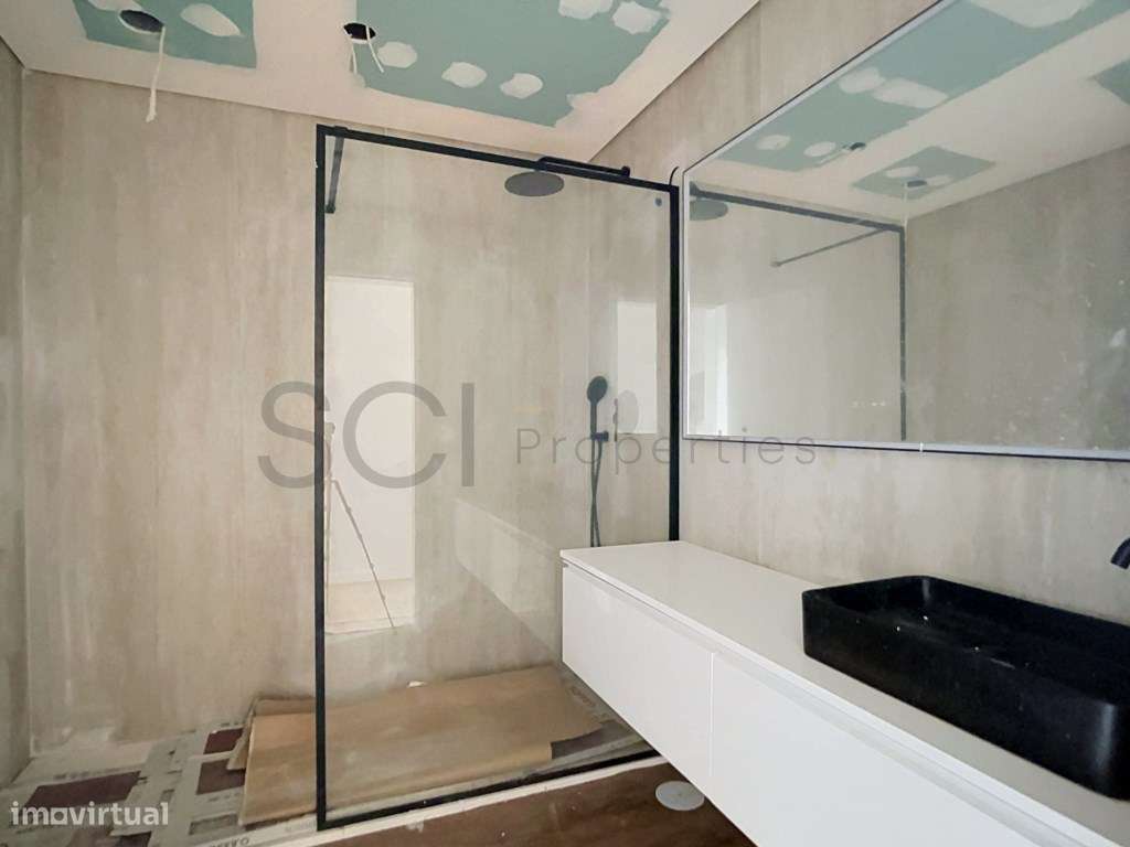 Extraordinário Apartamento T3+1 com amplas áreas em Coina-17