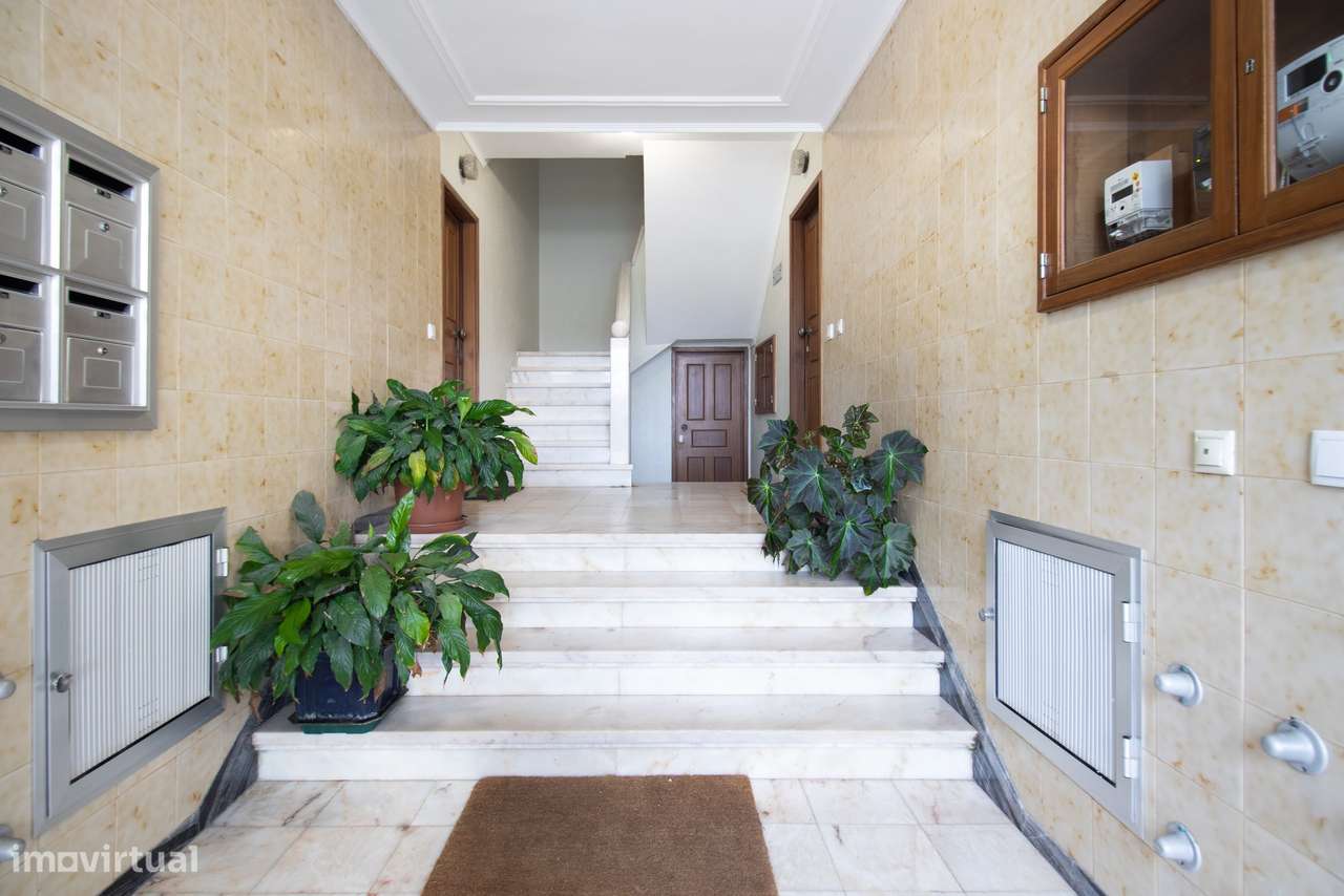 T1+1 luminoso e elegante em localização estratégica em Carcavelos-18