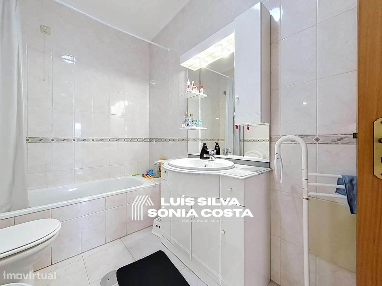 Apartamento T2 c/ Garagem, Arrumos, Varandas & Elevador –...-20