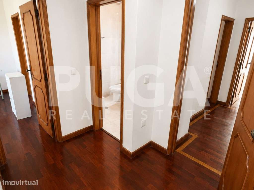 Apartamento T3 no Centro de Espinho | Vista Mar e Garagem Box-5