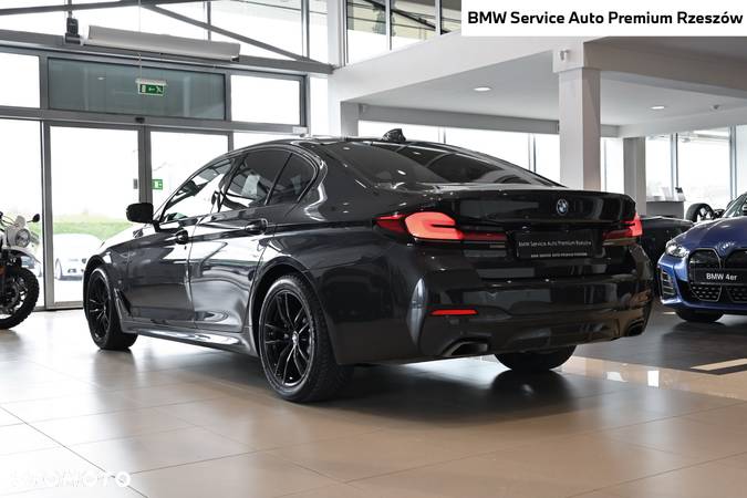 BMW Seria 5 520d M Sport - 6