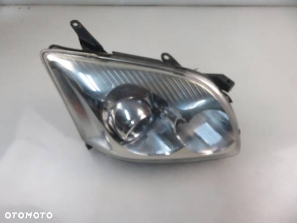 LAMPA PRAWA PRZEDNIA TOYOTA AVENSIS II T25 - 13