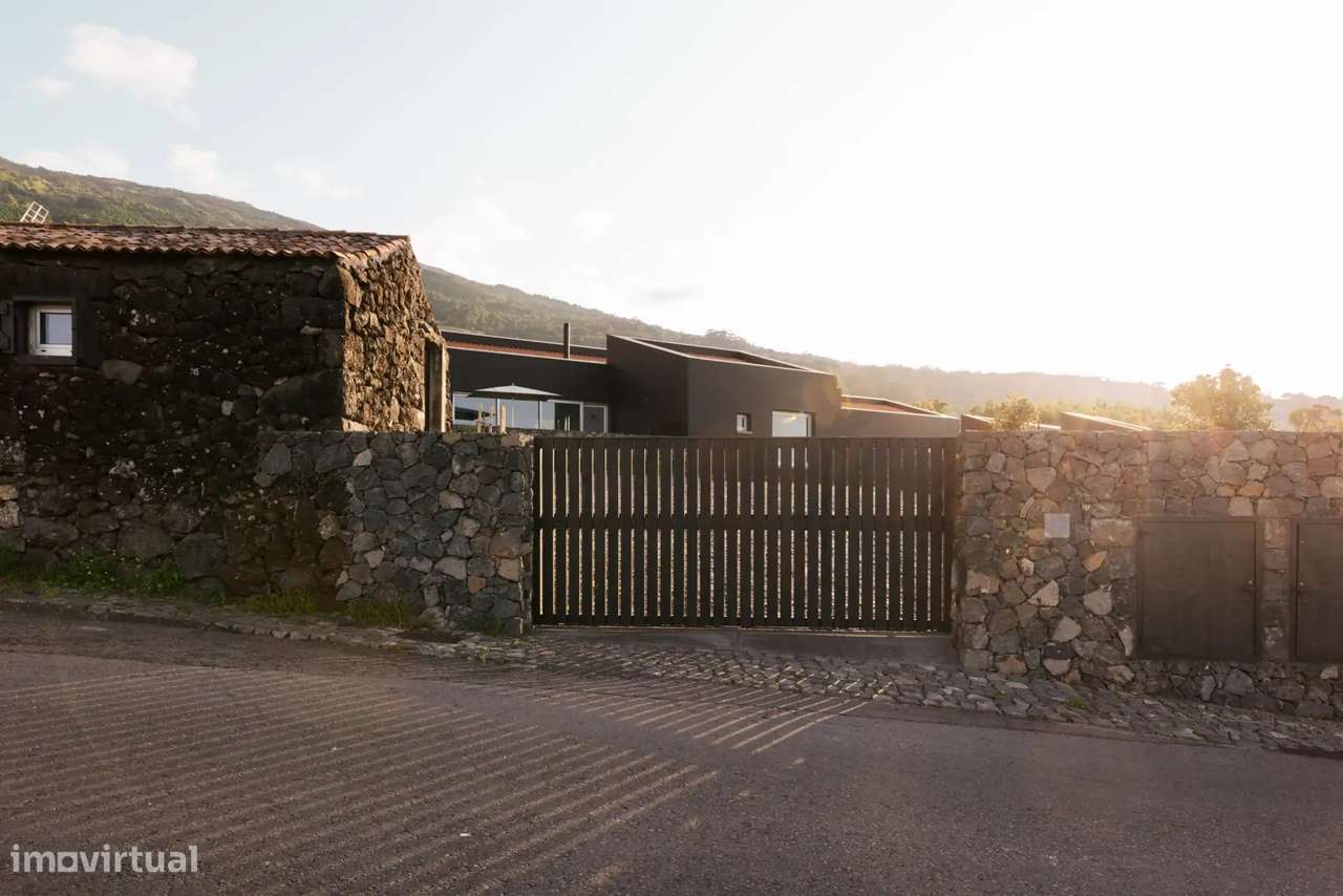 Moradia T3 contemporânea com jardim na Prainha, Ilha do Pico-28