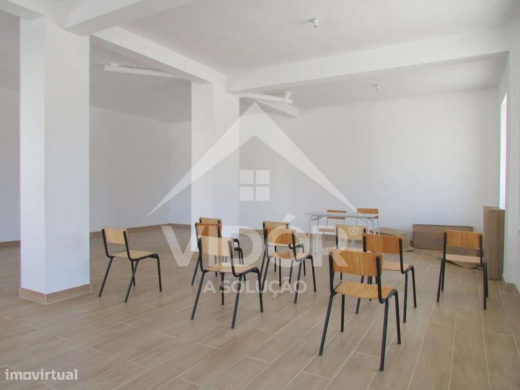 Loja de 93m2 c/ montras junto ao E.Leclerc - Grande imagem: 5/15