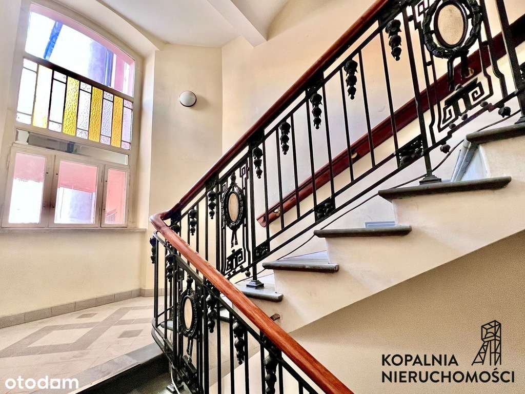 Deptak przy rynku piękna kamienica miejskie - Pełny obrazek: 4/10