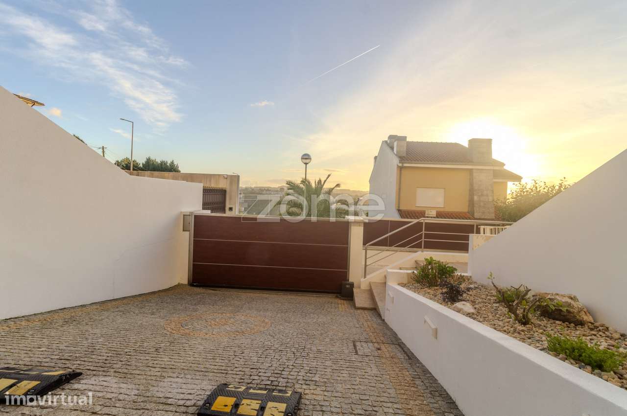 Moradia T4 Piscina e Vista Rio na Encosta do Douro-42