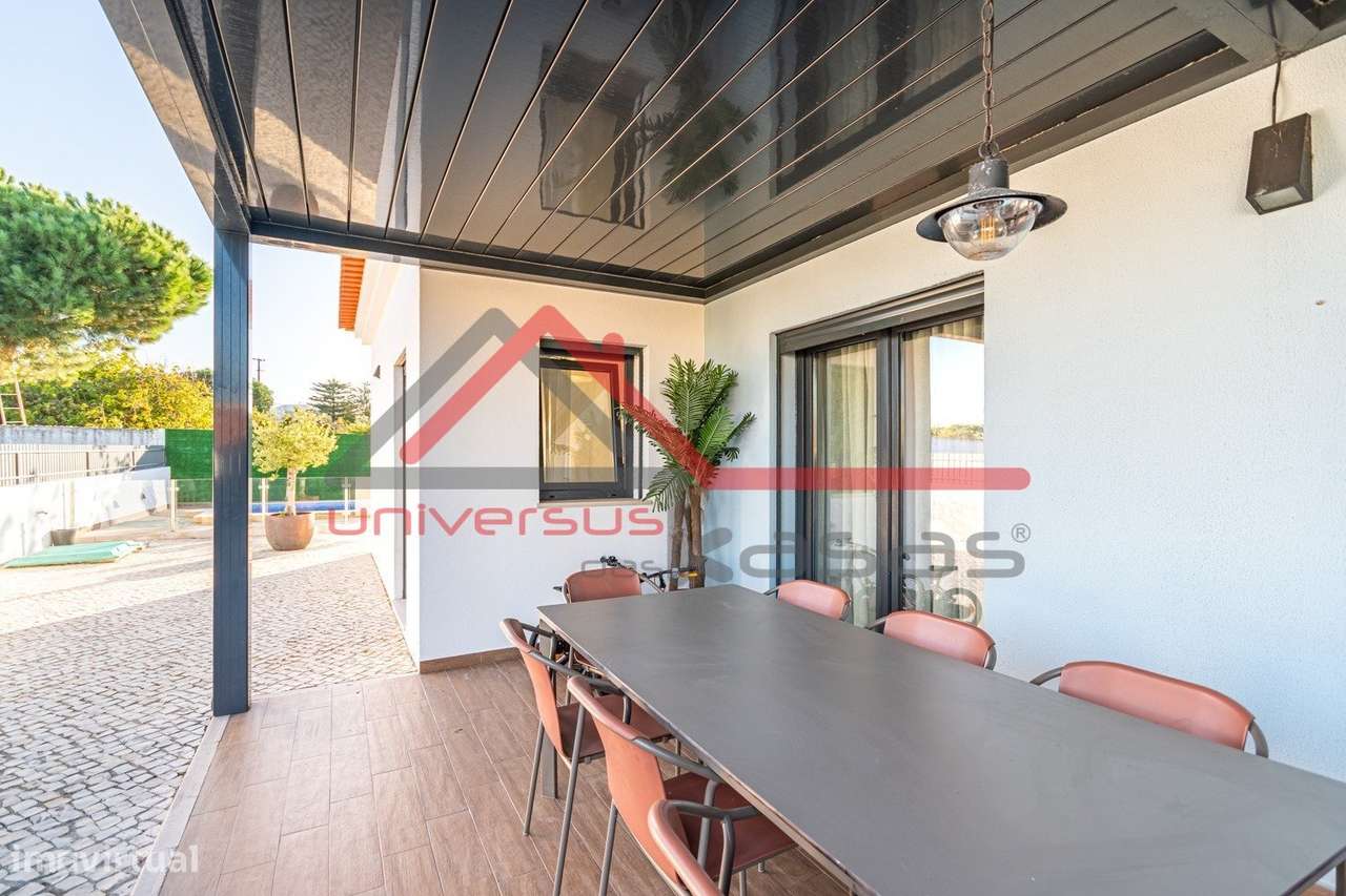 Moradia Térrea Isolada V4 com Piscina Moita-40