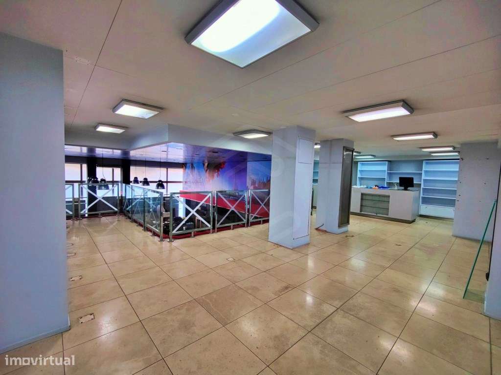 Galerias no centro da cidade de S. João da Madeira para arrendamento - Grande imagem: 3/5