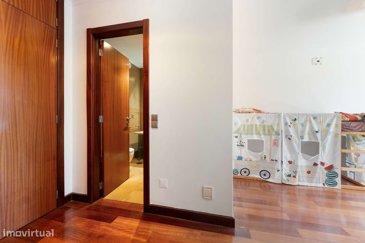 Apartamento t3 à venda na Rua Dom António Barroso, 268-7