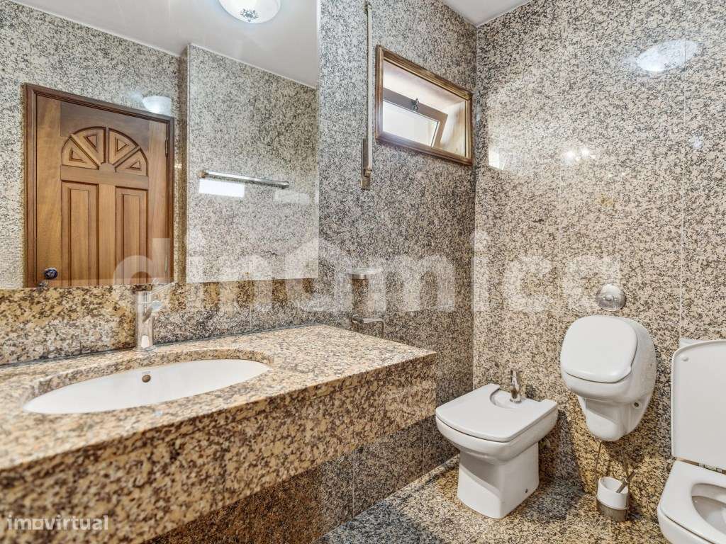 Apartamento T3+1 com 4 Frentes na Póvoa de Varzim - A 350m da Praia-17