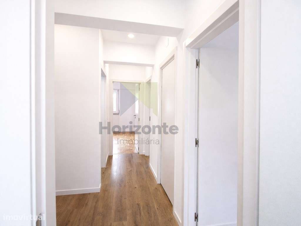 Apartamento T2 Totalmente Remodelado em Benfica-11
