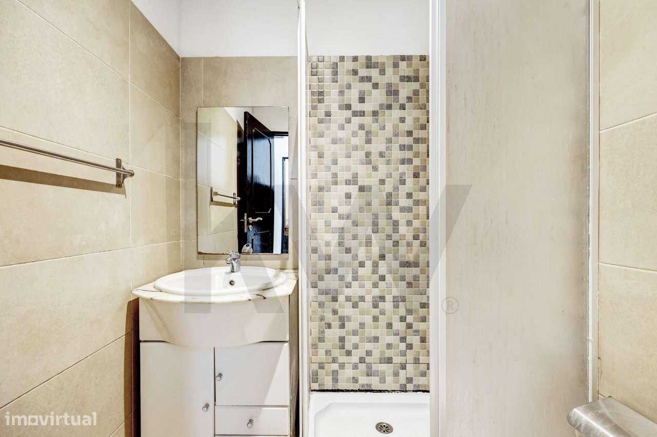 Apartamento T3 Monte da Caparica Rua General Humerto Delgado-26