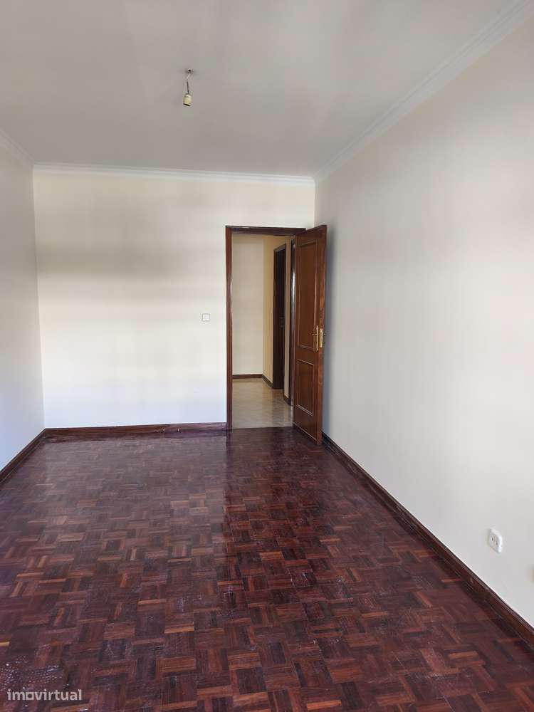 T2 Sintra, Urbanização da Cavaleira, Boas Áreas, Parqueamento.-16