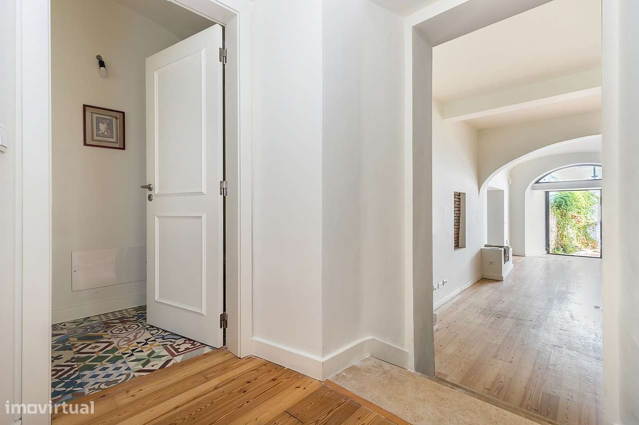 Moradia de luxo com 3 suites, pátio e varandas junto aos Meninos da Gr-16