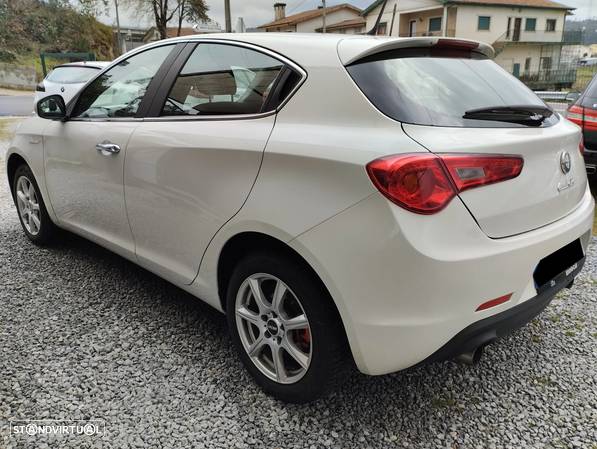 Alfa Romeo Giulietta 2.0 JTDm Distinctive - 4