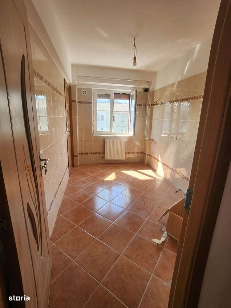 Vand sau Schimb Apartament cu 4 camere renovat - Imagine principală: 2/15