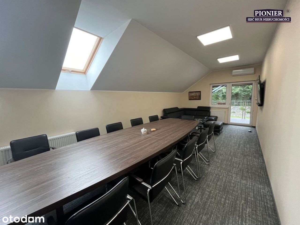 Budynek usługowy-17