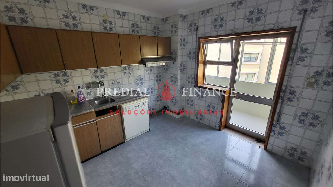 T2+1 Luminoso com Garagem Ampla em Ramalde – Zona em Valorização-1