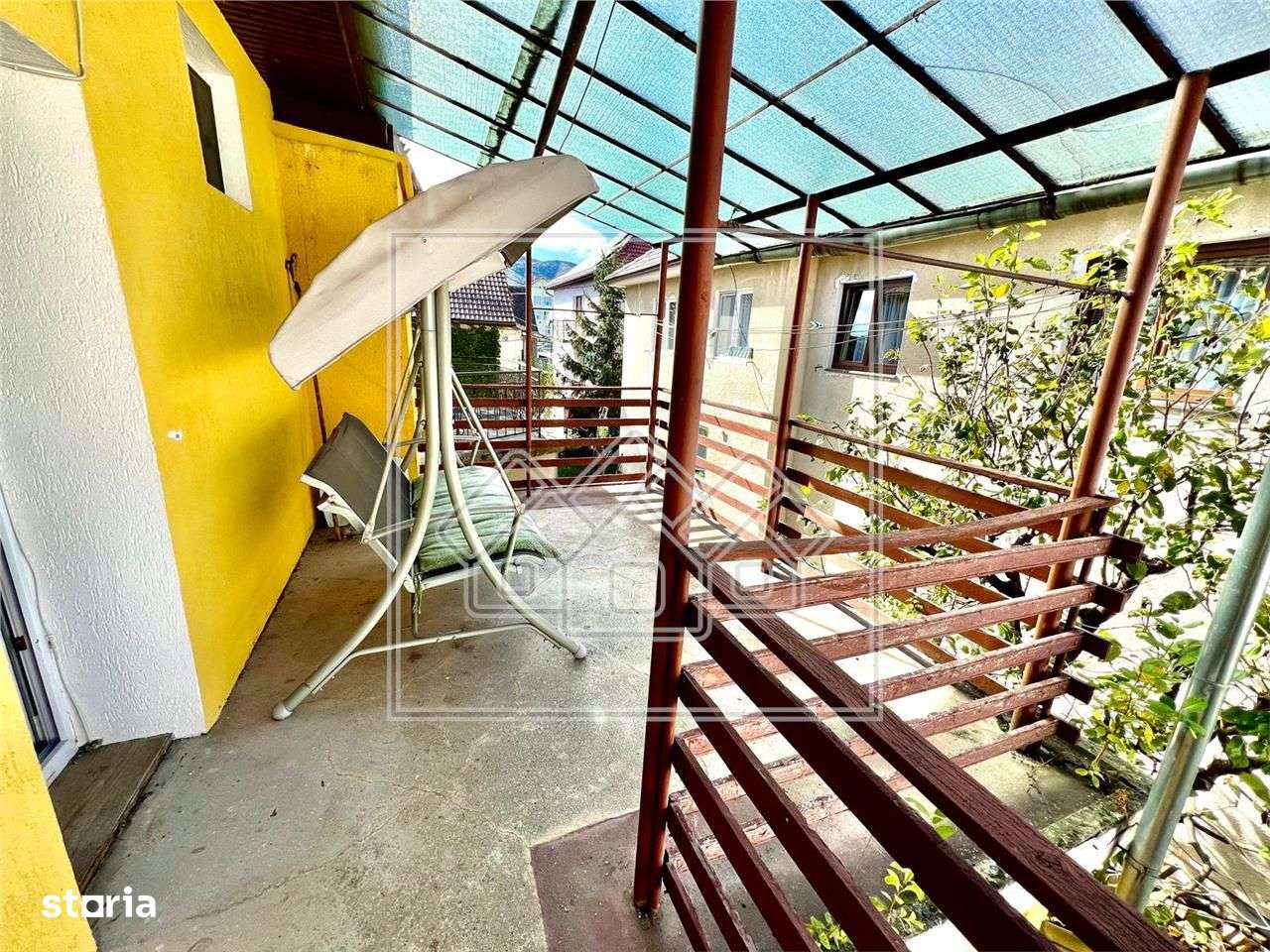 Casa de vanzare in Cisnadie - 6 camere, garaj - teren 250 mp - Imagine principală: 3/18