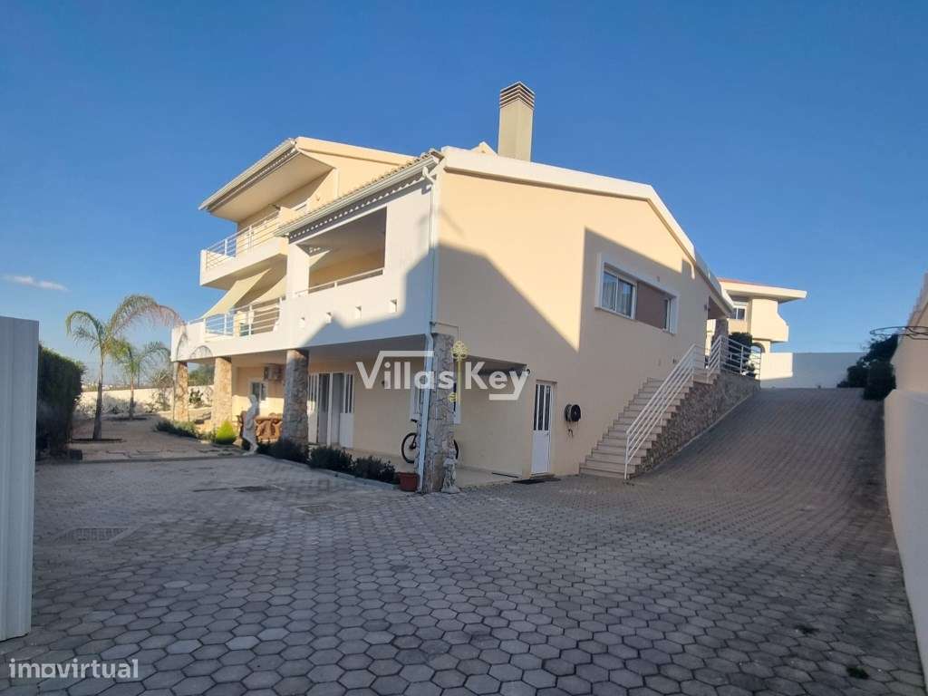 Moradia T4+2: Conforto, Elegância e Localização Privilegiada! - Grande imagem: 2/38