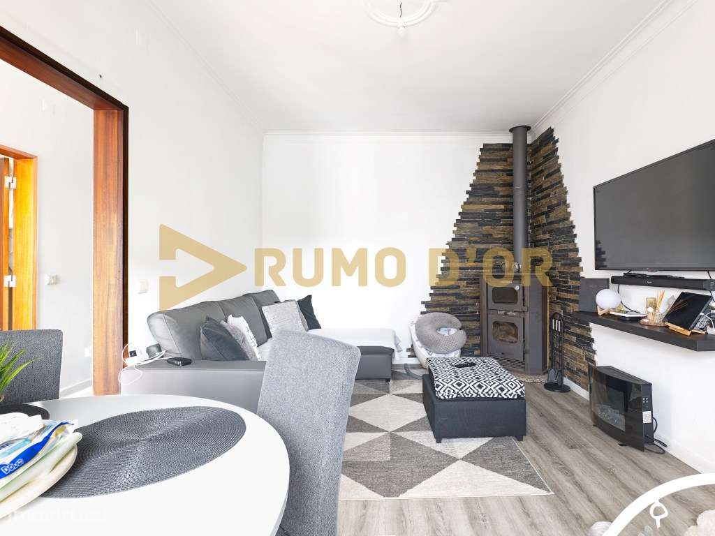 Moradia T2 Térrea em Carambancha, Carregado com 155 m² de Logradouro-10
