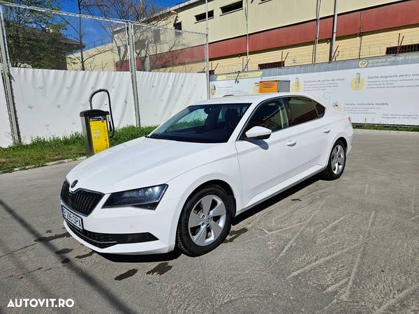 Skoda Superb 2.0 TDI DSG Ambition - 2