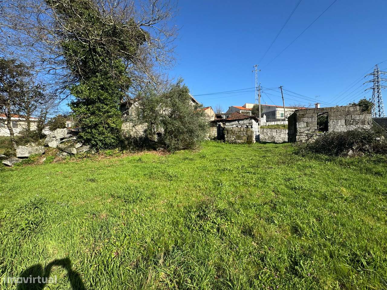 Venda de 3 moradias em conjunto e dois terrenos rústicos - Fafe, Braga-1