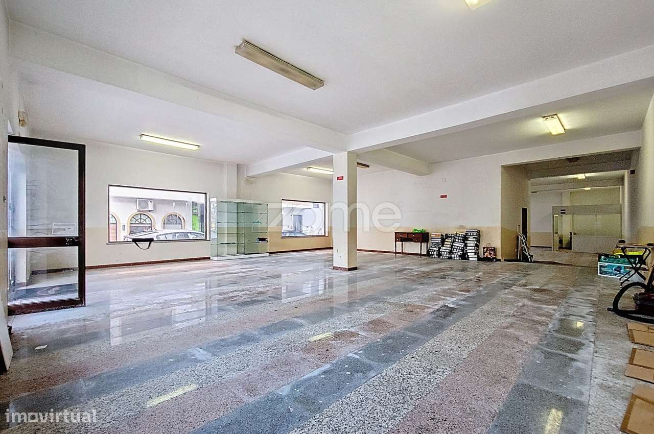 Loja no centro de São Bartolomeu de Messines com 216m2-25