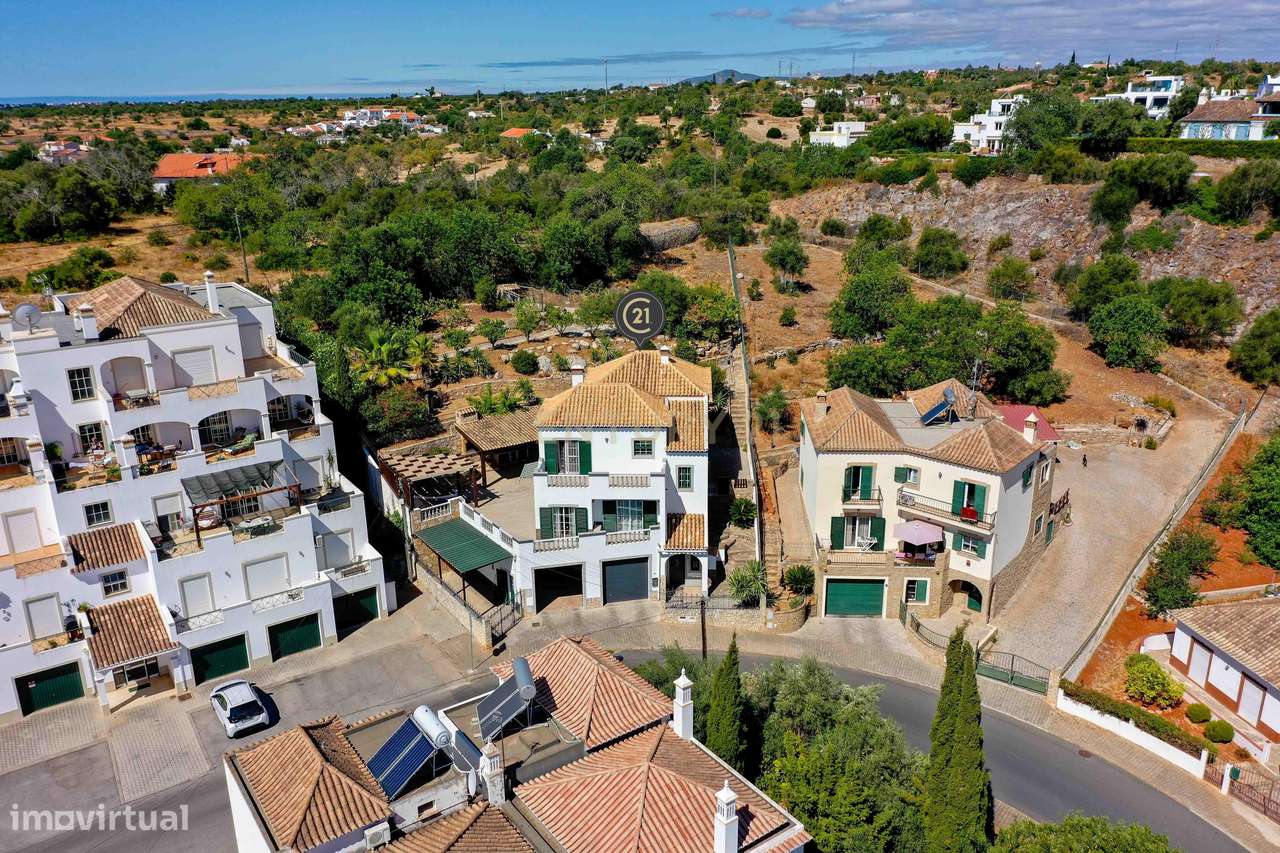 Moradia Isolada T4 na Colina da Asseca a poucos minutos da Ponte Roman - Grande imagem: 3/60