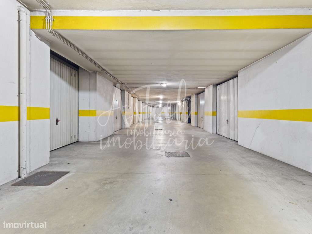 Duplex T5 no centro de Ponte de Lima com terraço panorâmico e 2 gar...-48