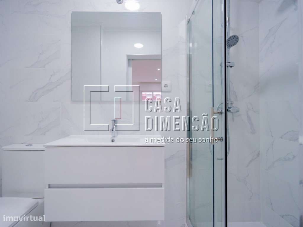 Apartamento T3, em fase de remodelação, localizado na Amadora. Uma ...-30