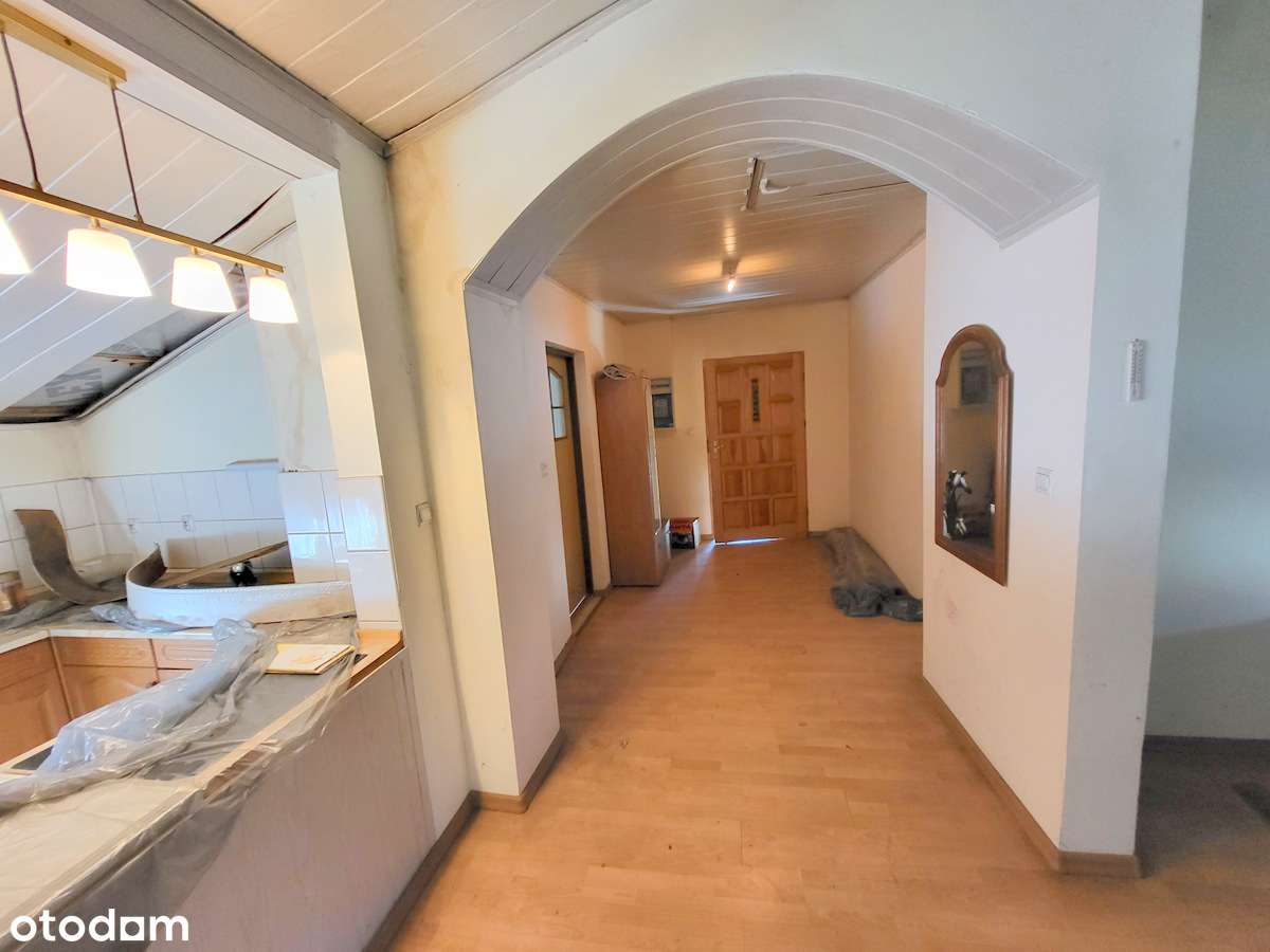 Dom w spokojnej okolicy-10